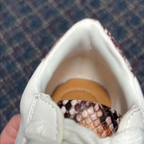 NWT Universal Thread White and Orange Sneakers with Fashionable Accents size 5 - Picture 13 of 16